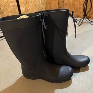NWT crocs rain boots size 11
